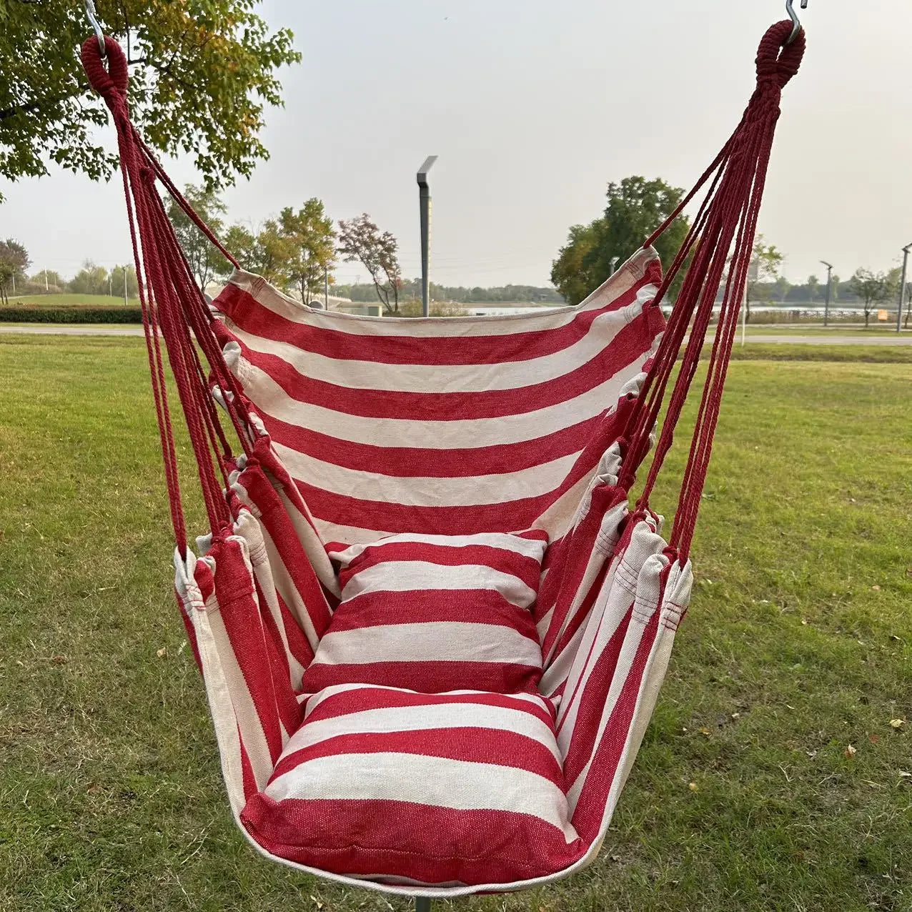 Comfortable Outdoor Hammock Chair with Storage Bag - Perfect for Relaxation and Anti-Rollover Design