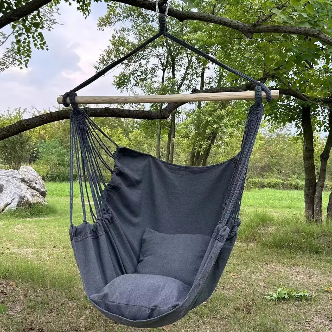 Comfortable Outdoor Hammock Chair with Storage Bag - Perfect for Relaxation and Anti-Rollover Design