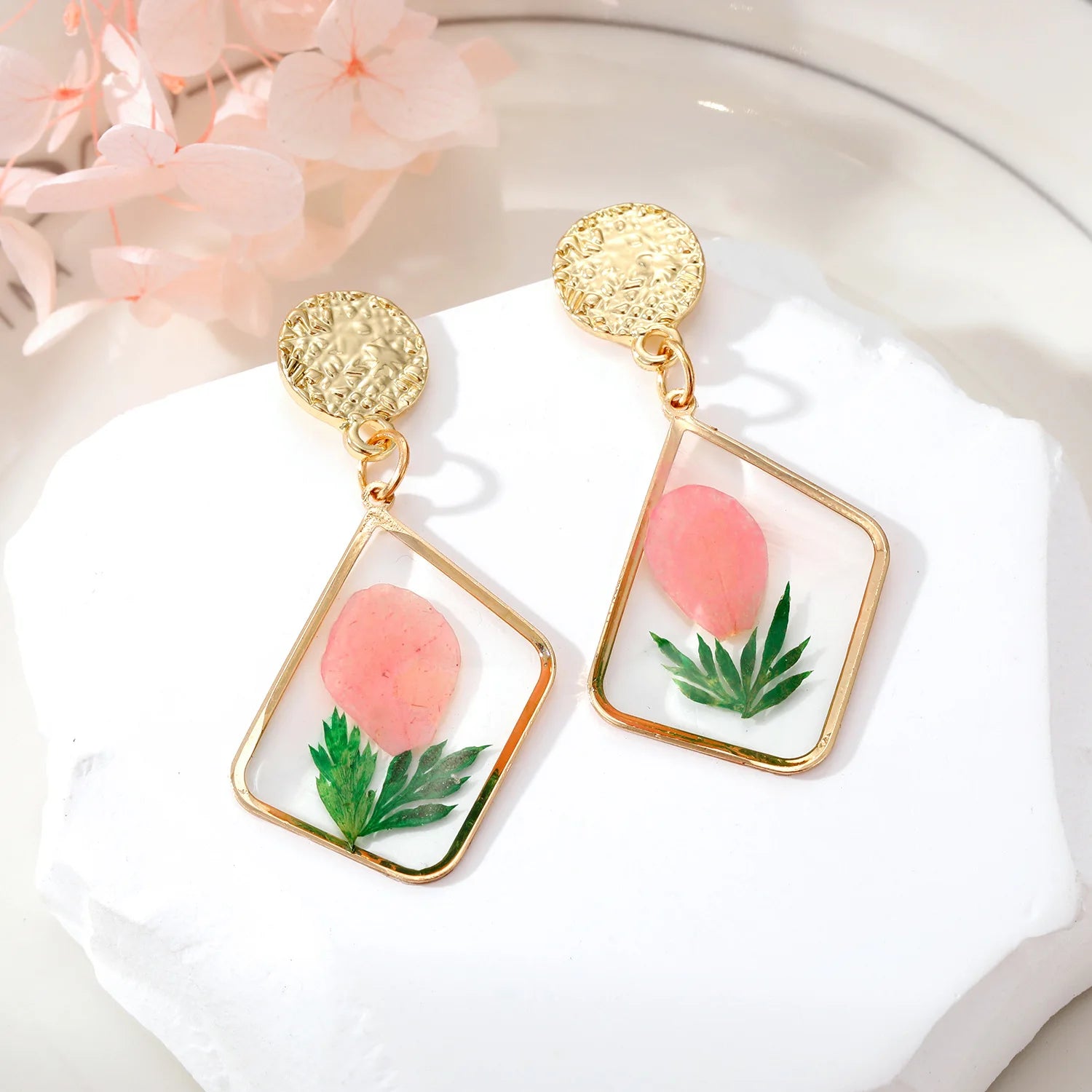 Unique Dried Flower Earrings Women Fashion Colorful Real Floral Earrings Creative Resin Epoxy Immortal Flower Earrings Jewelry