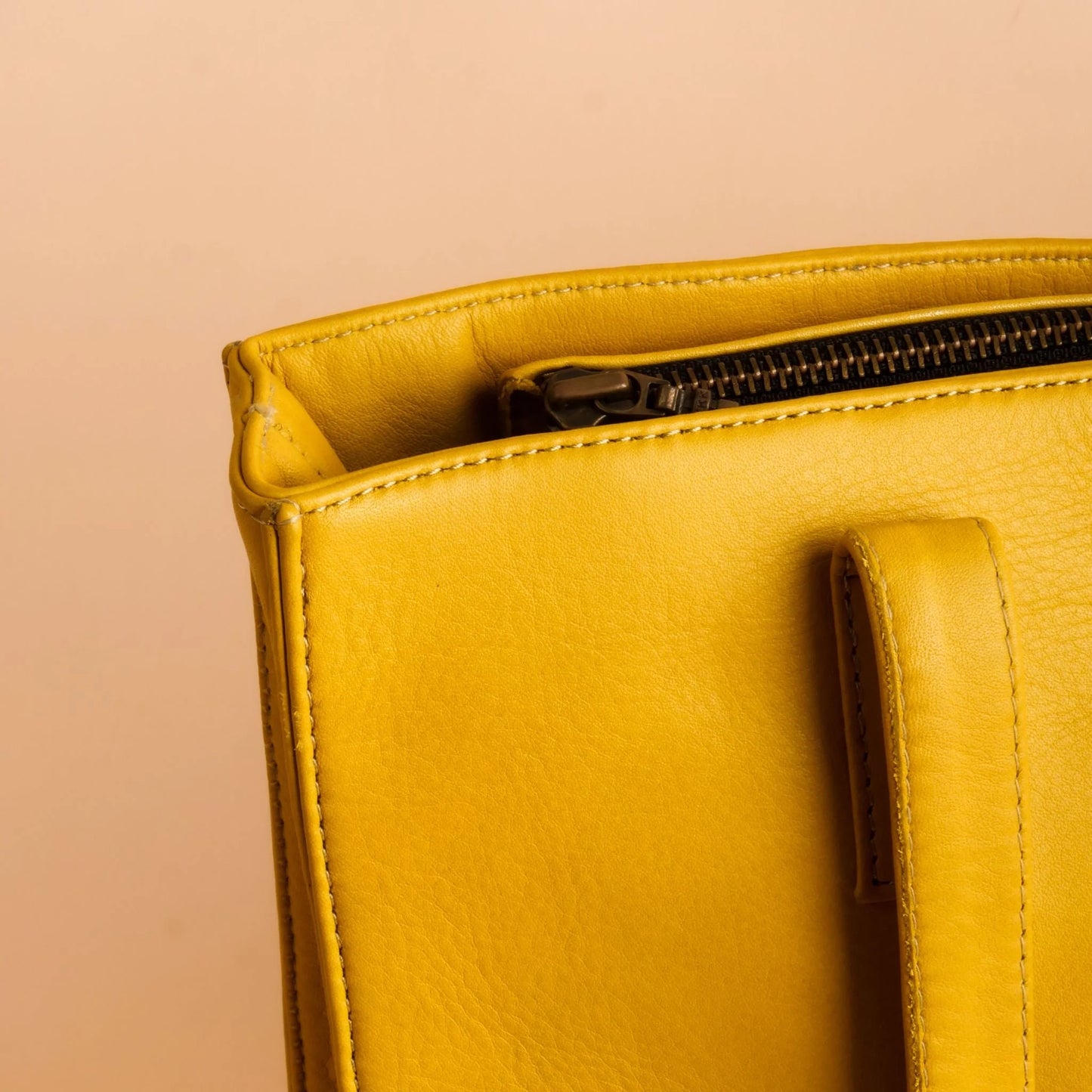 "Chic Mustard Yellow Leather Zipper Tote Bag for Everyday Elegance"