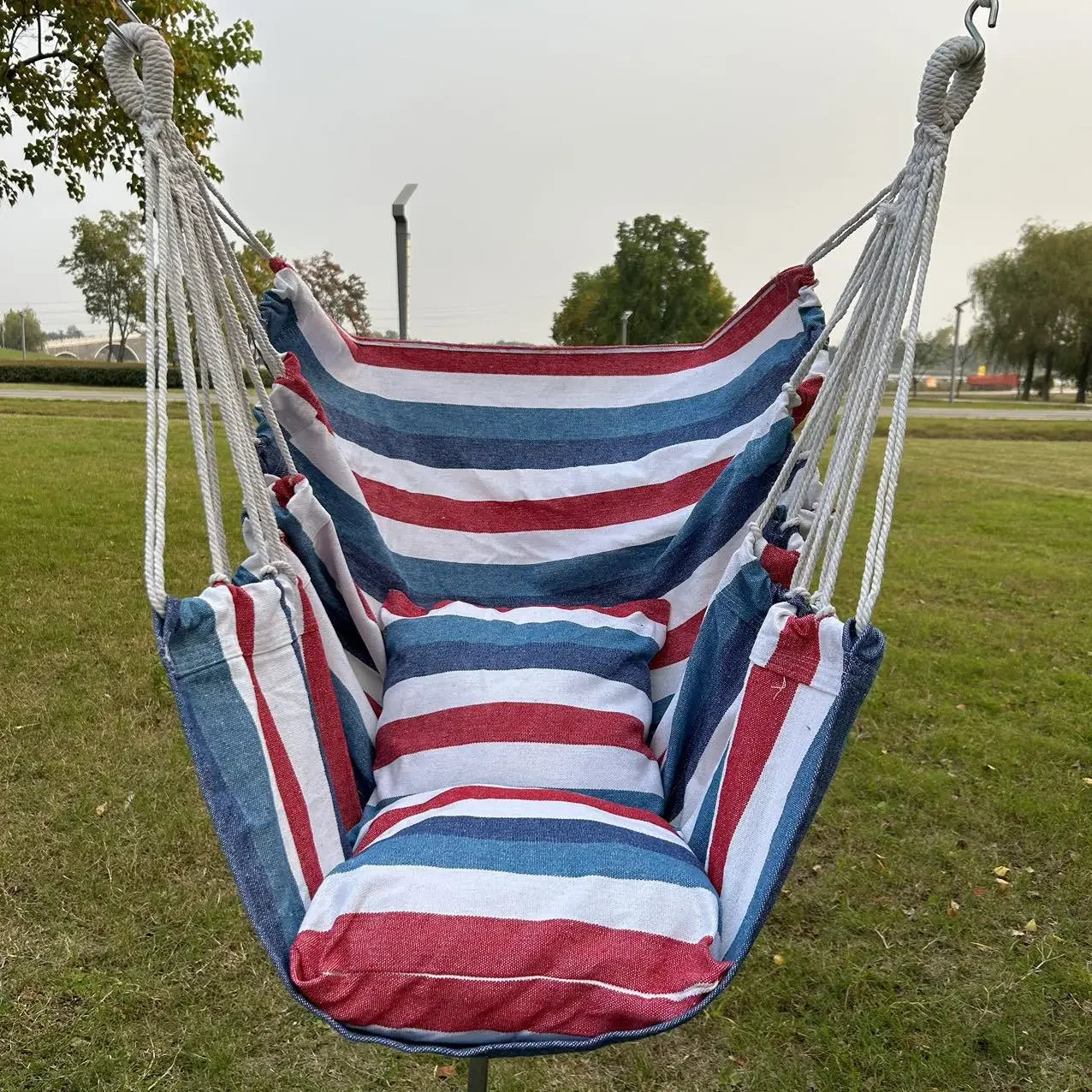 Comfortable Outdoor Hammock Chair with Storage Bag - Perfect for Relaxation and Anti-Rollover Design