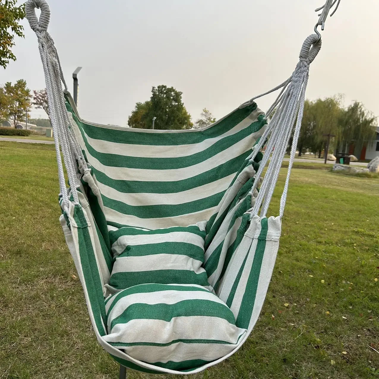 Comfortable Outdoor Hammock Chair with Storage Bag - Perfect for Relaxation and Anti-Rollover Design