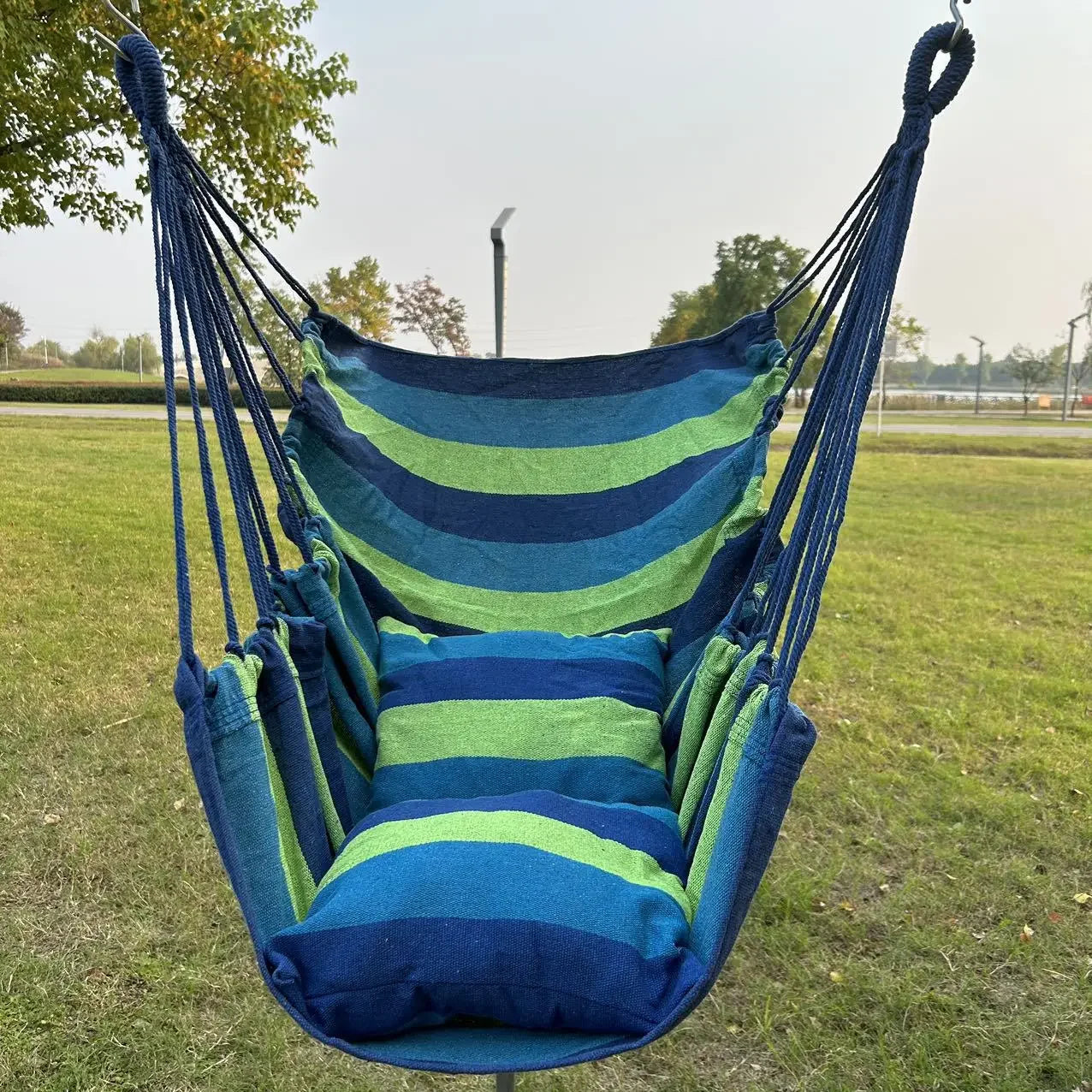 Comfortable Outdoor Hammock Chair with Storage Bag - Perfect for Relaxation and Anti-Rollover Design