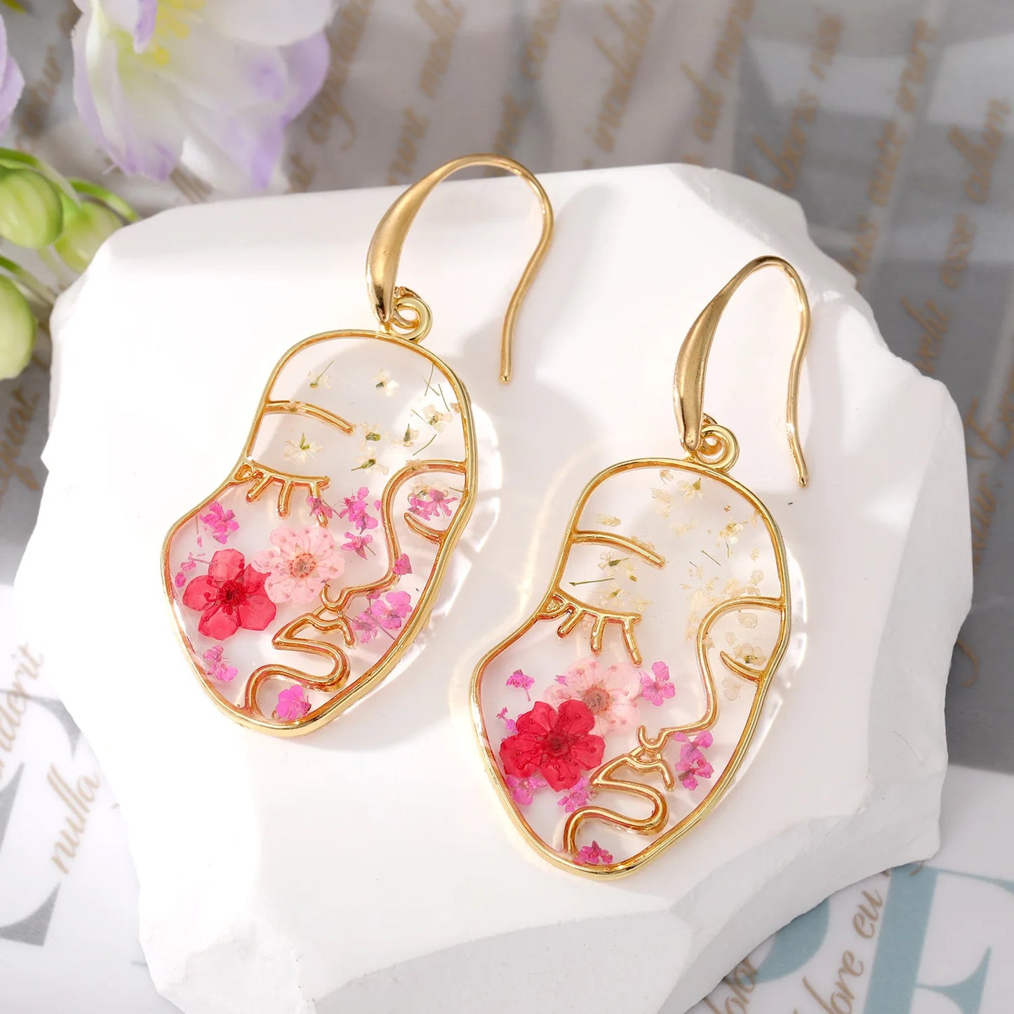 Unique Dried Flower Earrings Women Fashion Colorful Real Floral Earrings Creative Resin Epoxy Immortal Flower Earrings Jewelry