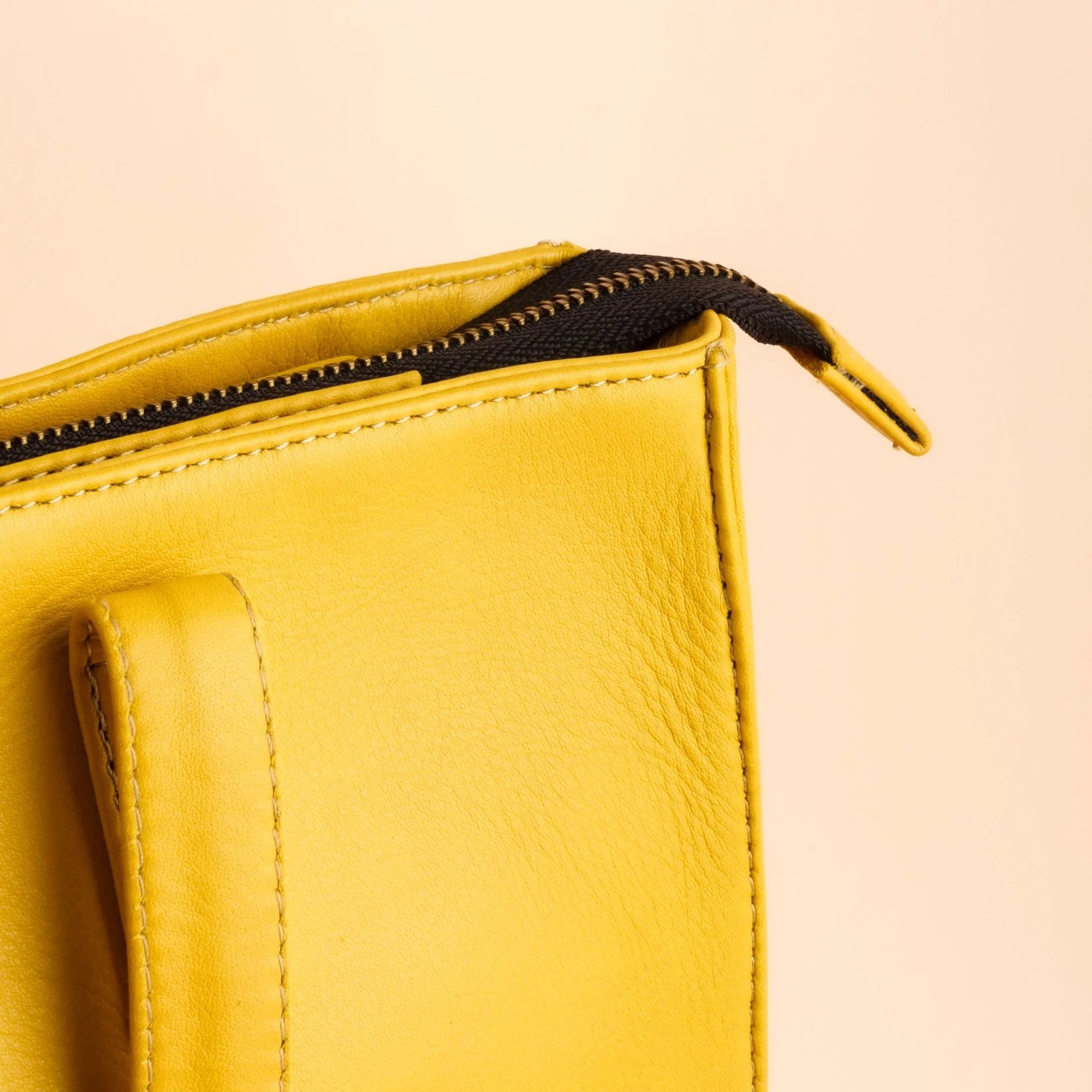 "Chic Mustard Yellow Leather Zipper Tote Bag for Everyday Elegance"