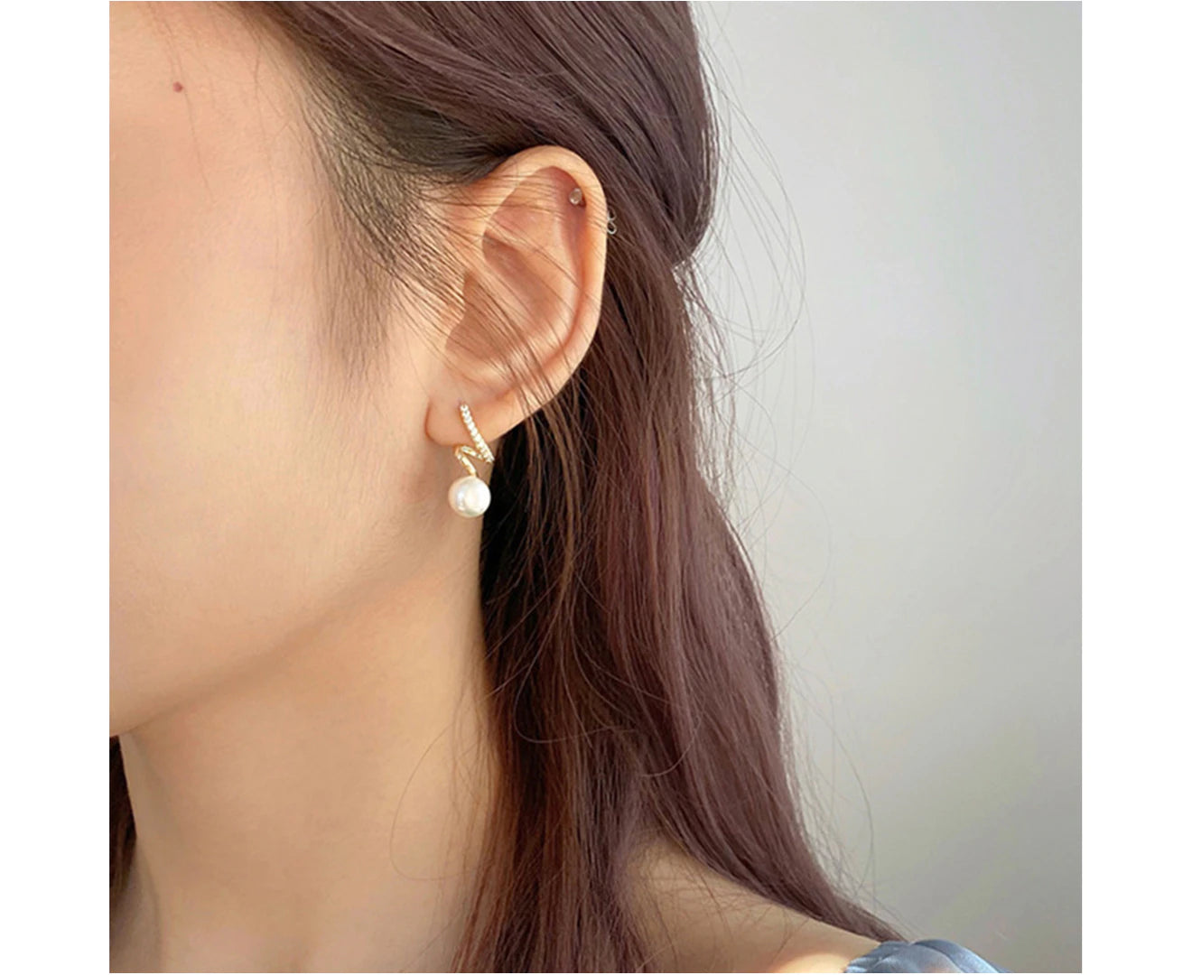 "Elegant Golden Twisted Rhinestone Stud Earrings with Faux Pearls - Perfect Korean Style Jewelry Gift!"