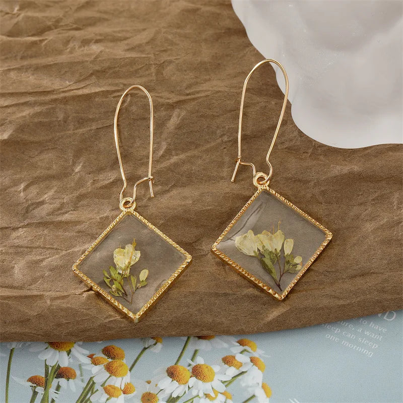 Unique Dried Flower Earrings Women Fashion Colorful Real Floral Earrings Creative Resin Epoxy Immortal Flower Earrings Jewelry