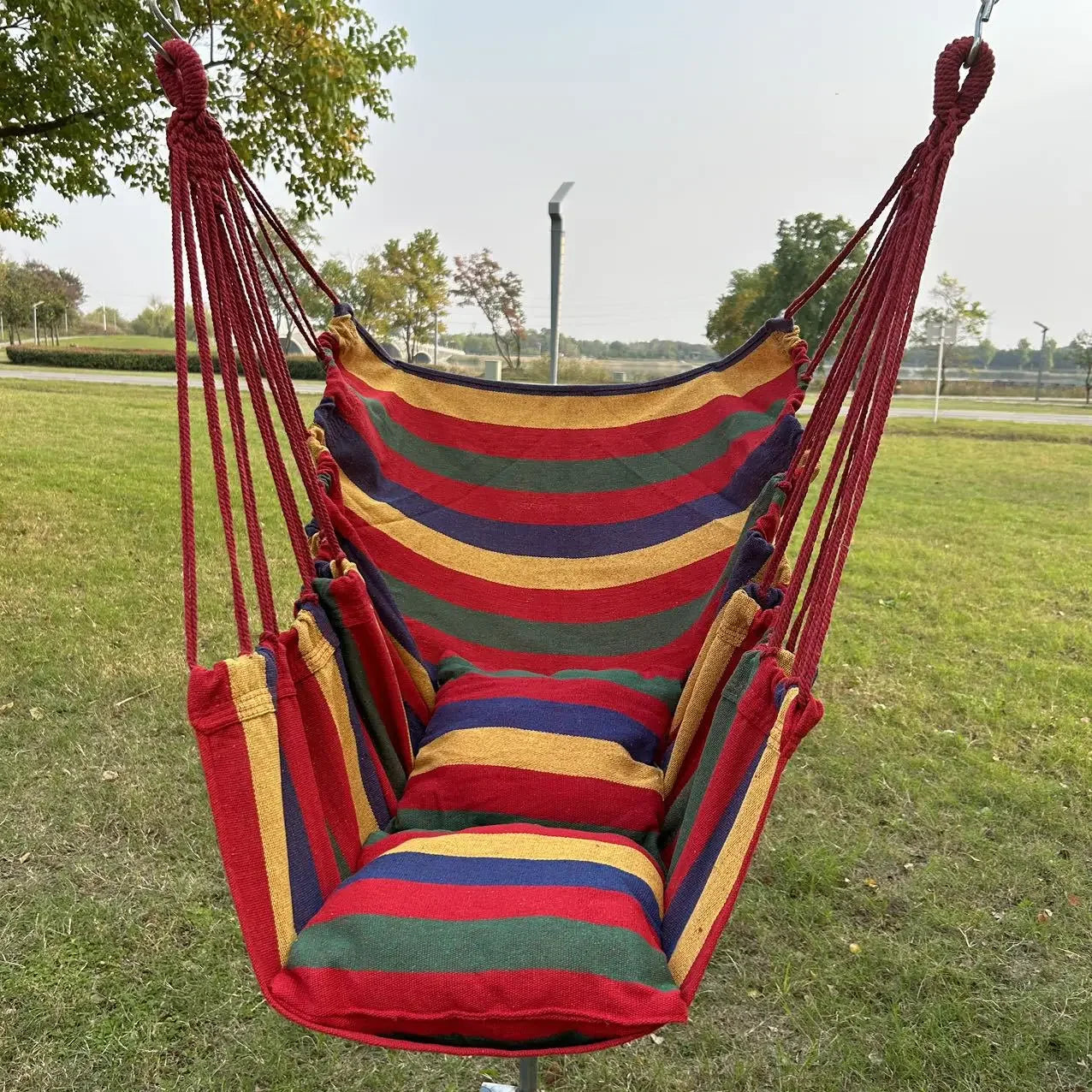 Comfortable Outdoor Hammock Chair with Storage Bag - Perfect for Relaxation and Anti-Rollover Design