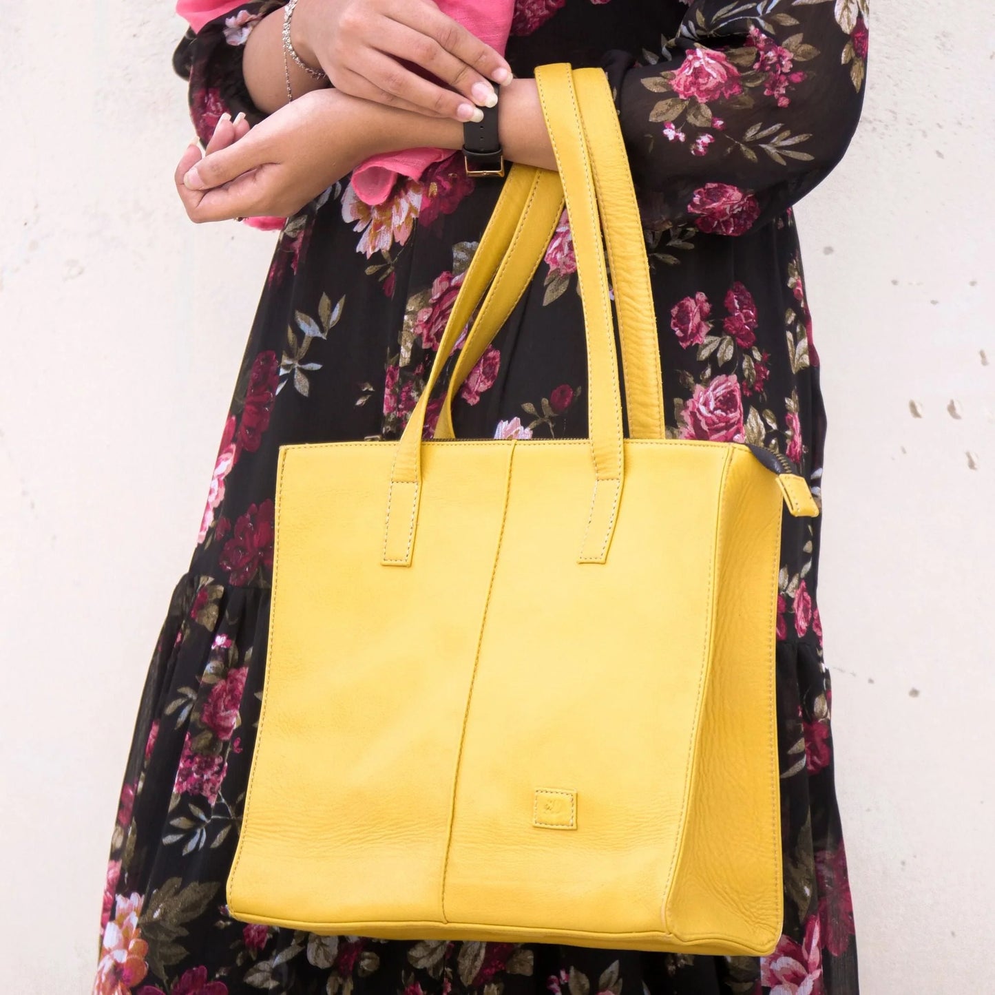 "Chic Mustard Yellow Leather Zipper Tote Bag for Everyday Elegance"