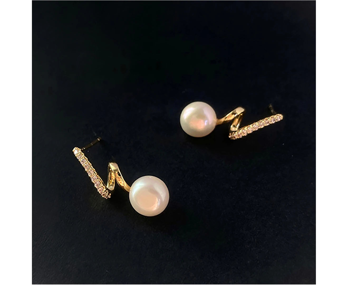 "Elegant Golden Twisted Rhinestone Stud Earrings with Faux Pearls - Perfect Korean Style Jewelry Gift!"