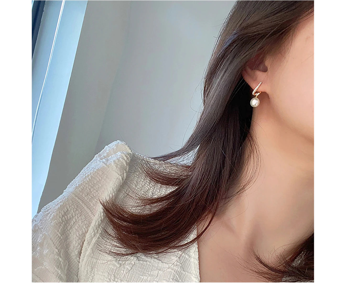 "Elegant Golden Twisted Rhinestone Stud Earrings with Faux Pearls - Perfect Korean Style Jewelry Gift!"