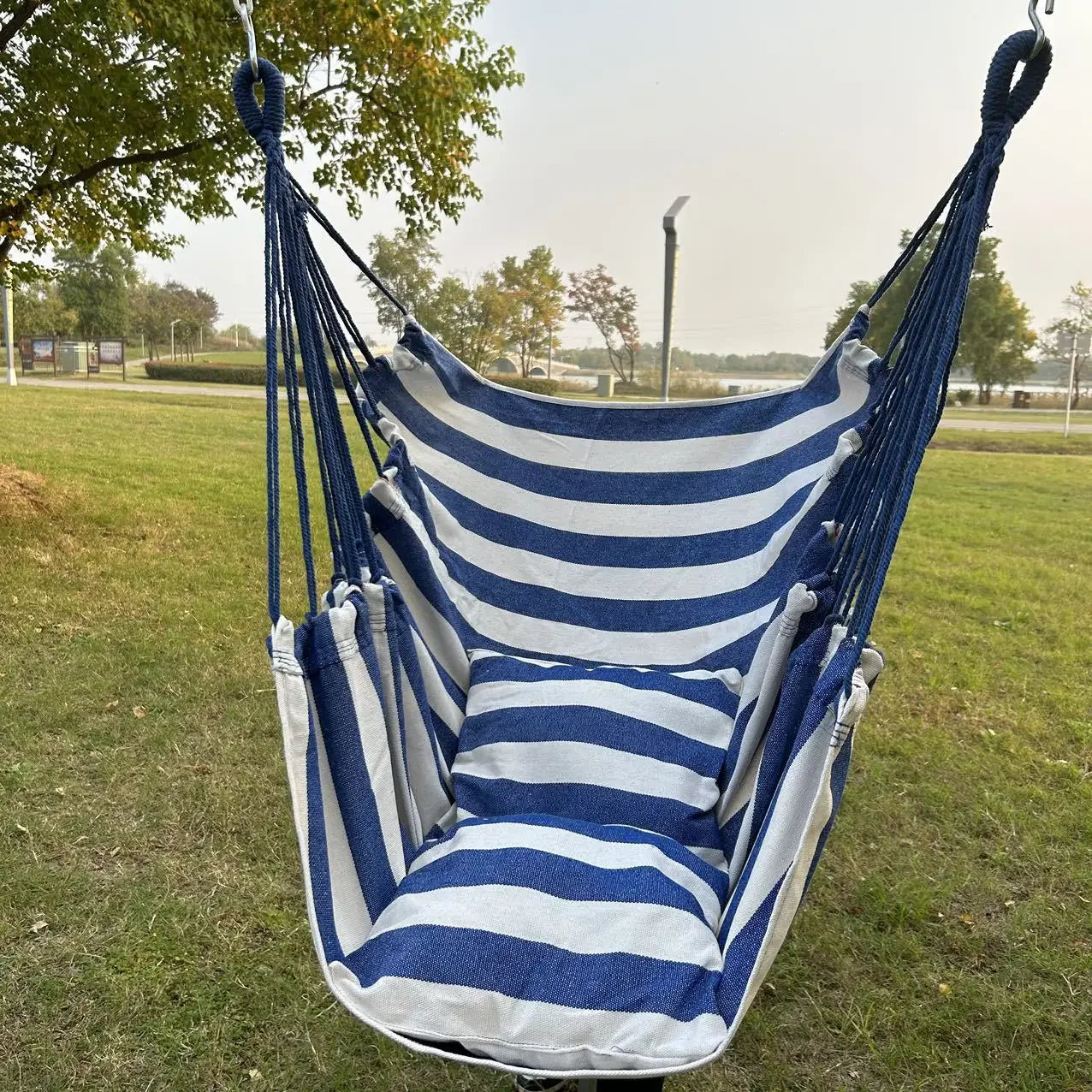 Comfortable Outdoor Hammock Chair with Storage Bag - Perfect for Relaxation and Anti-Rollover Design